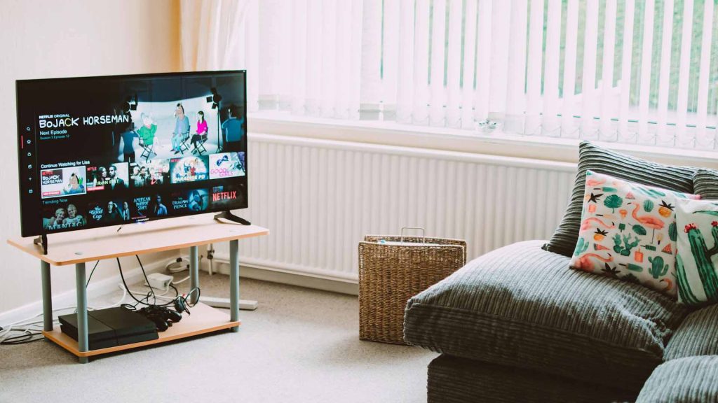 Eine auf einem Smart-TV geöffnete Film-Streaming-Anwendung.