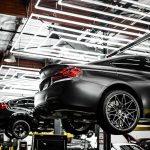 Autos in der Wartung in einer Autowerkstatt.