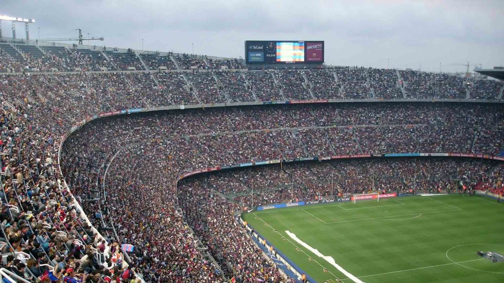Ein Fußballstadion voller Fans.