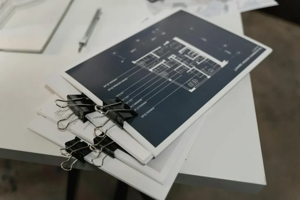 Moderni kaupunkikuva, jossa on innovatiivisia asuntoprojekteja. Alueella näkyy vihreää ja tehokasta infrastruktuuria.