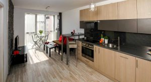 Petit appartement joliment meublé.