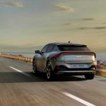 Le SUV électrique est en panne.